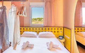 Ibis Styles Pont Du Gard Route D'Avignon